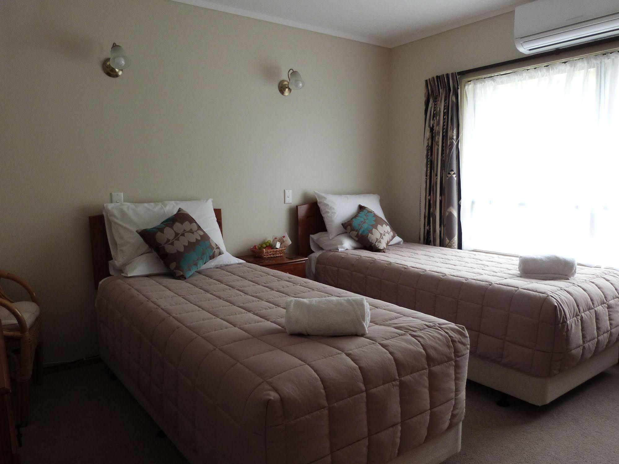 มอร์พาร์ค ริเวอร์ไซด์ ลอดจ์ Bed & Breakfast ไปเฮีย ภายนอก รูปภาพ